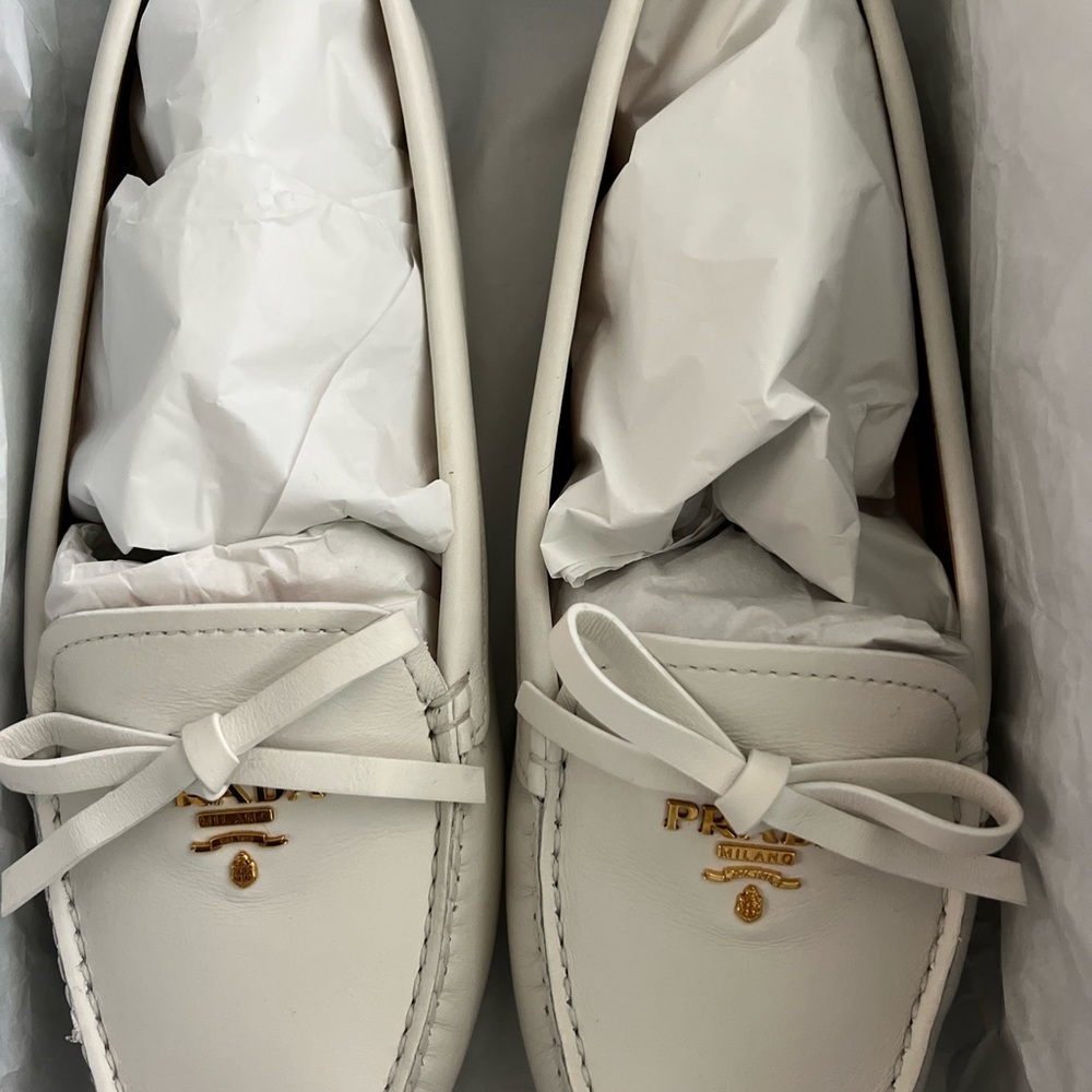 PRADA WHITE LEATHER BOW LOAFERS - Picture 8 of 10